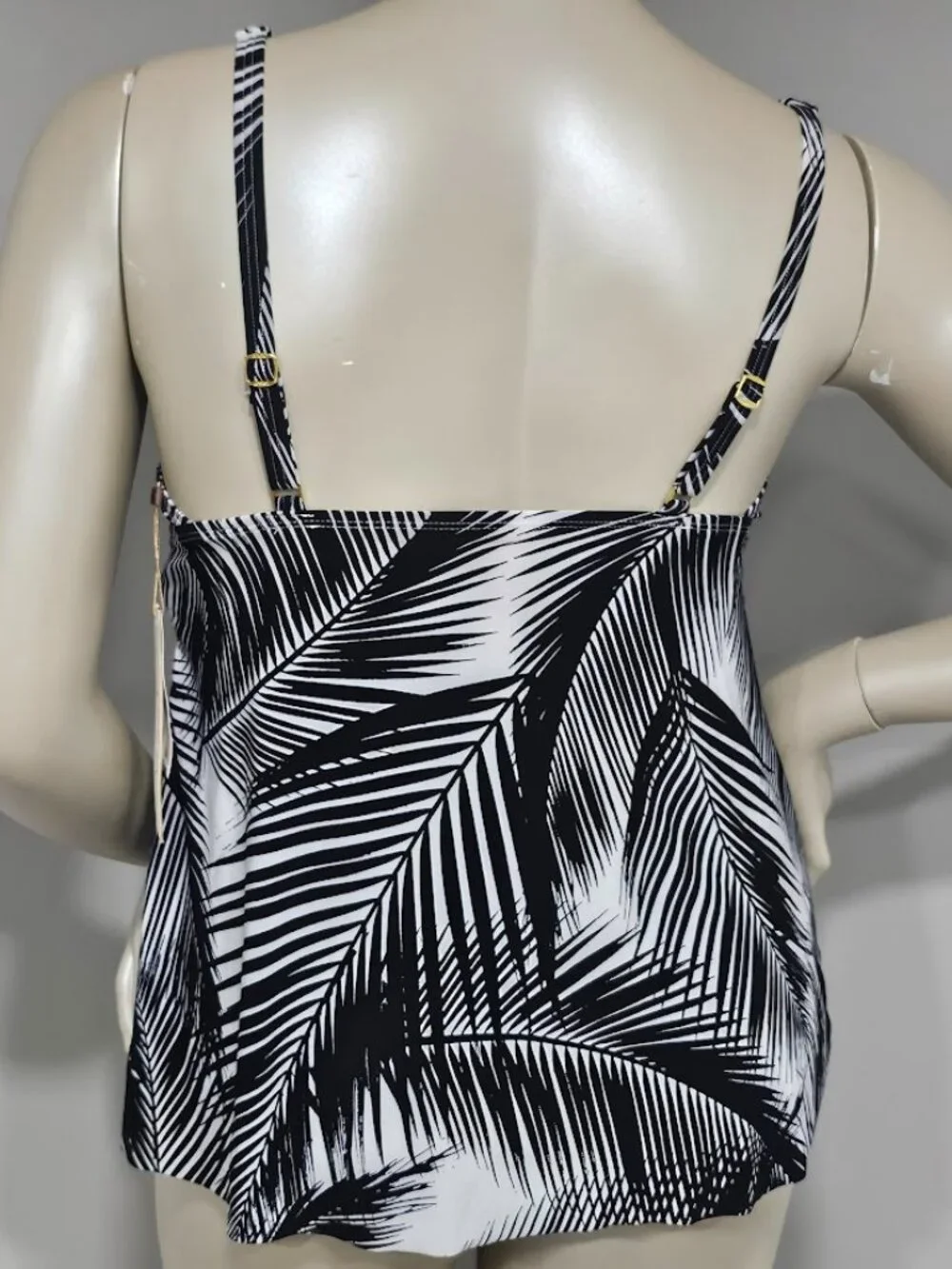 Beyond Control Giving Attitude Tropical-Print Tankini Top